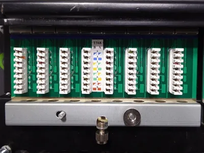 Reouel CAT-5E Giga Patch 250 MHz 24 Port Patch Panel Used