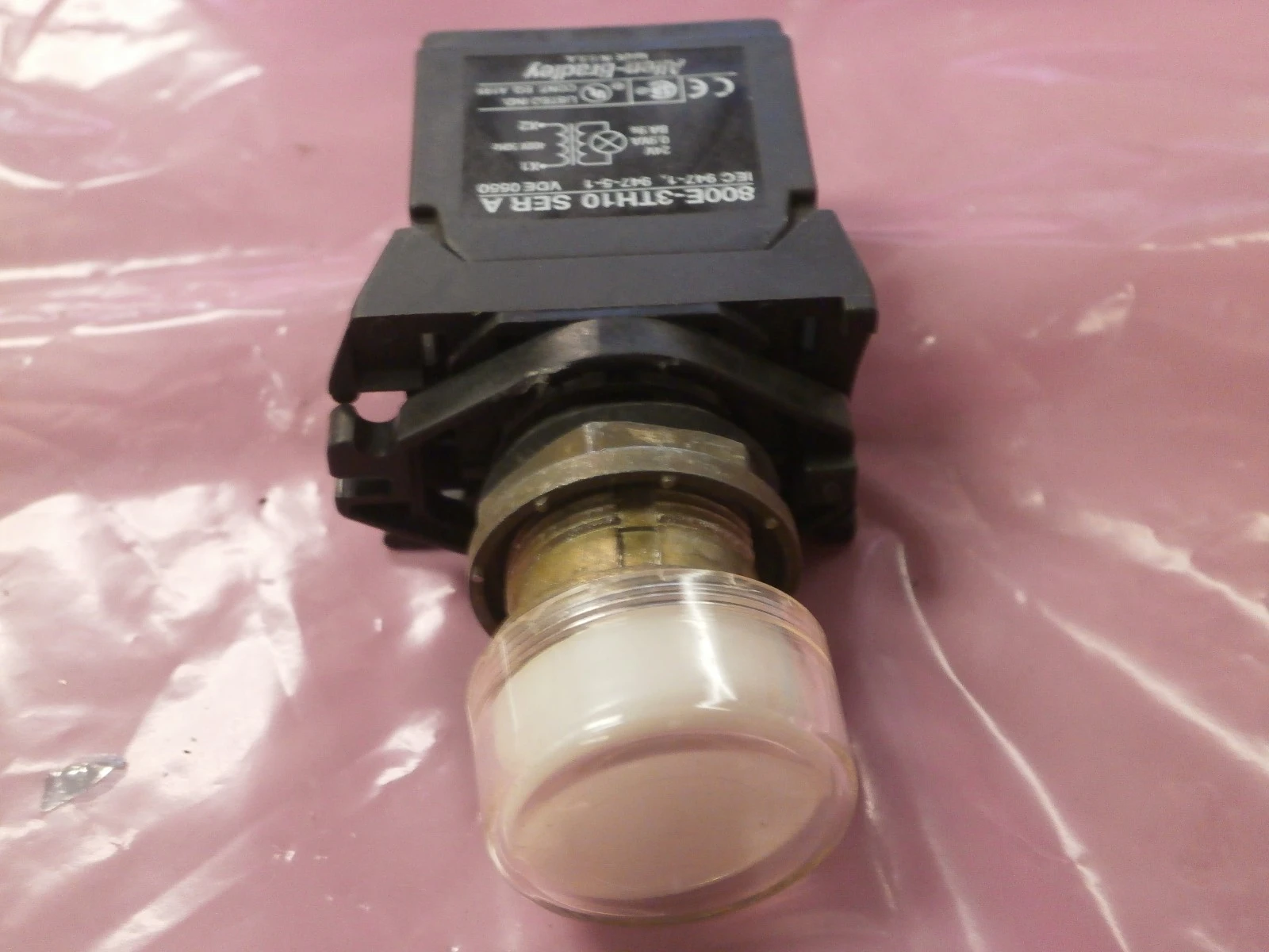 USED Allen Bradley 800E-3TH10