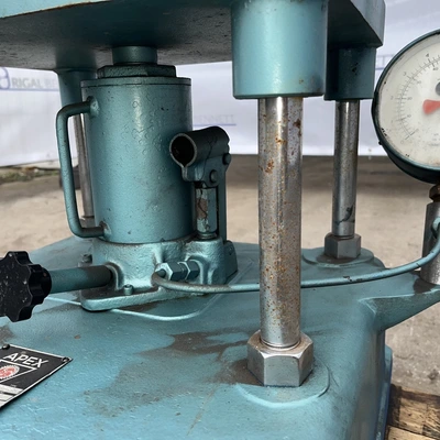 Apex Hydraulic Press 10 Ton 300mm Square