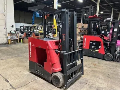 Used 2018 RAYMOND 415C35TT 3-Wheel Stand up Electric Counterbalance Forklifts Illinois US | Somerset Equipment Sales #1546204