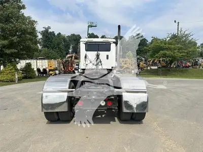 USED 2017 CATERPILLAR CT660S