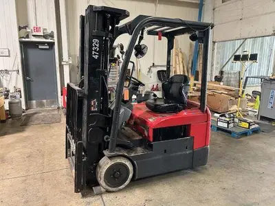 Used RAYMOND 4460C30 3-Wheel Sit down Electric Counterbalance Forklifts Illinois US | Somerset Equipment Sales #1546157