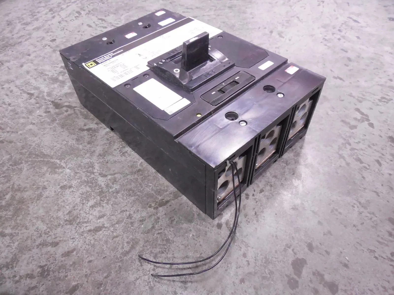 Square D MHL366006139 Shunt Trip Circuit Breaker 600 Amps 600VAC Used