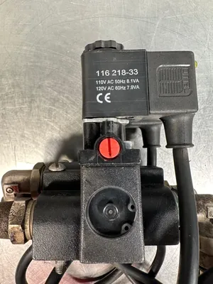Aro A213SD-120-A Solenoid Air Cont. Valve 116-218-33 120V Coils (6E-8)