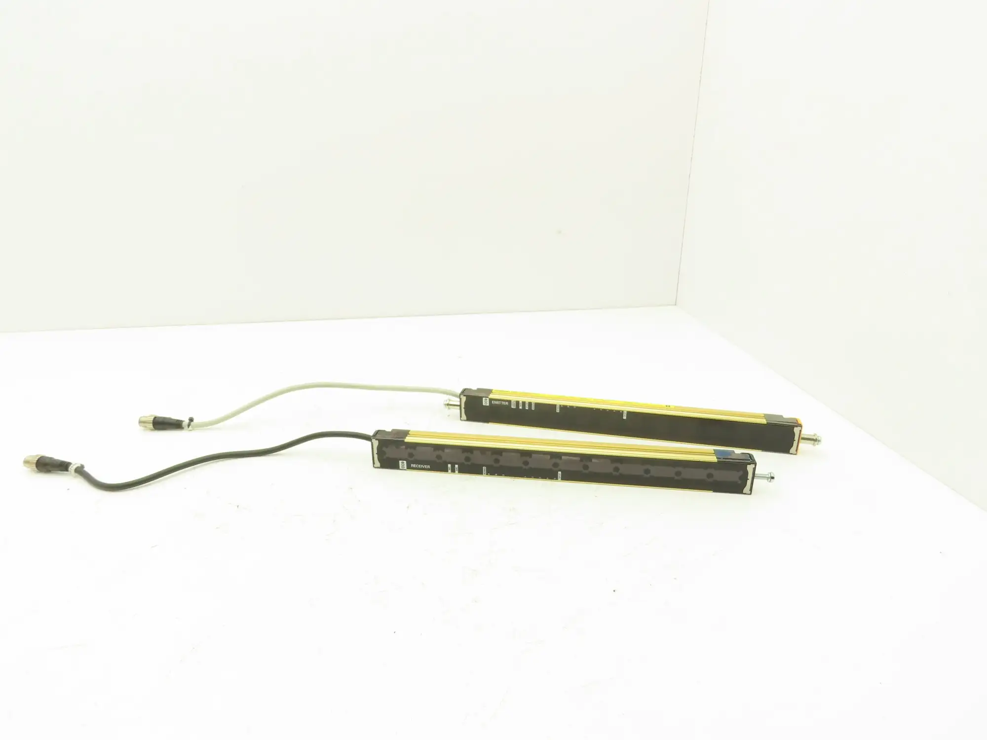 Omron F3SJ-A0320P30-L F3SJ-A0320P30-D Light Curtain Emitter Receiver Set/Bracket