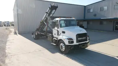 New | in-Stock 2025 MACK MD6 Hooklifts & Roll-Offs Texas US | Roll Off Truck World #1491908