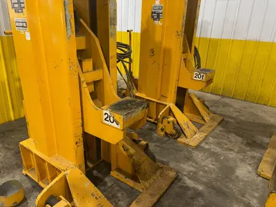 (4) 20 TON (160,000 LBS TOTAL) RAILWAY / NEUERO HEAVY DUTY MOBILE VERTICAL LIFT JACKS: YOBRO #23870