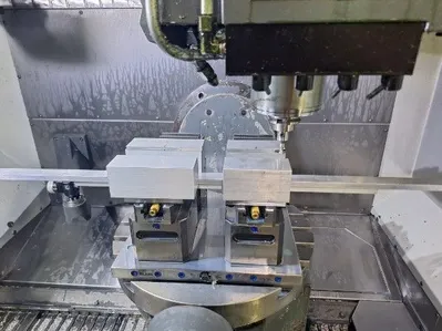 2018 HAAS UMC-750SS Universal Machining Centers | Midstate Machinery (5)