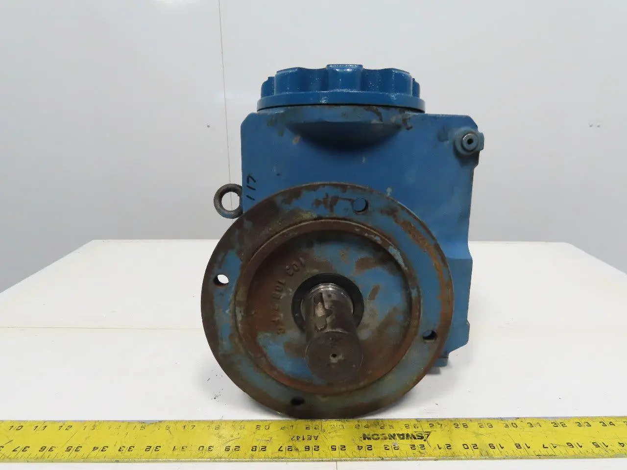 Sew KF76DT100L8/4 75.56:1 Ratio 11-22.5RPM 1.2/2.5 Gear Reducer
