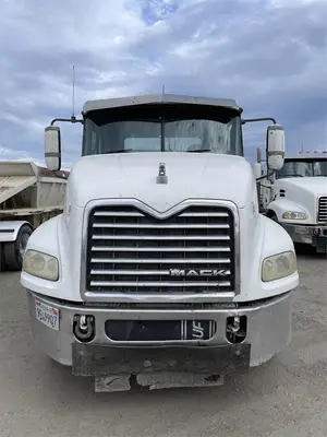 USED 2011 MACK PINNACLE CXU612