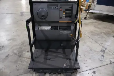 CROWN SP3420-30 STAND-UP ELECTRIC ORDER PICKER LIFT TRUCK | Levy Recovery Group (7)