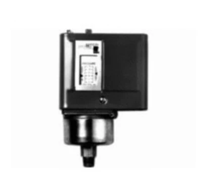 Johnson Controls P67EA-5C Low Range Steam/Water Pressure Control (0-150 psi) [New]
