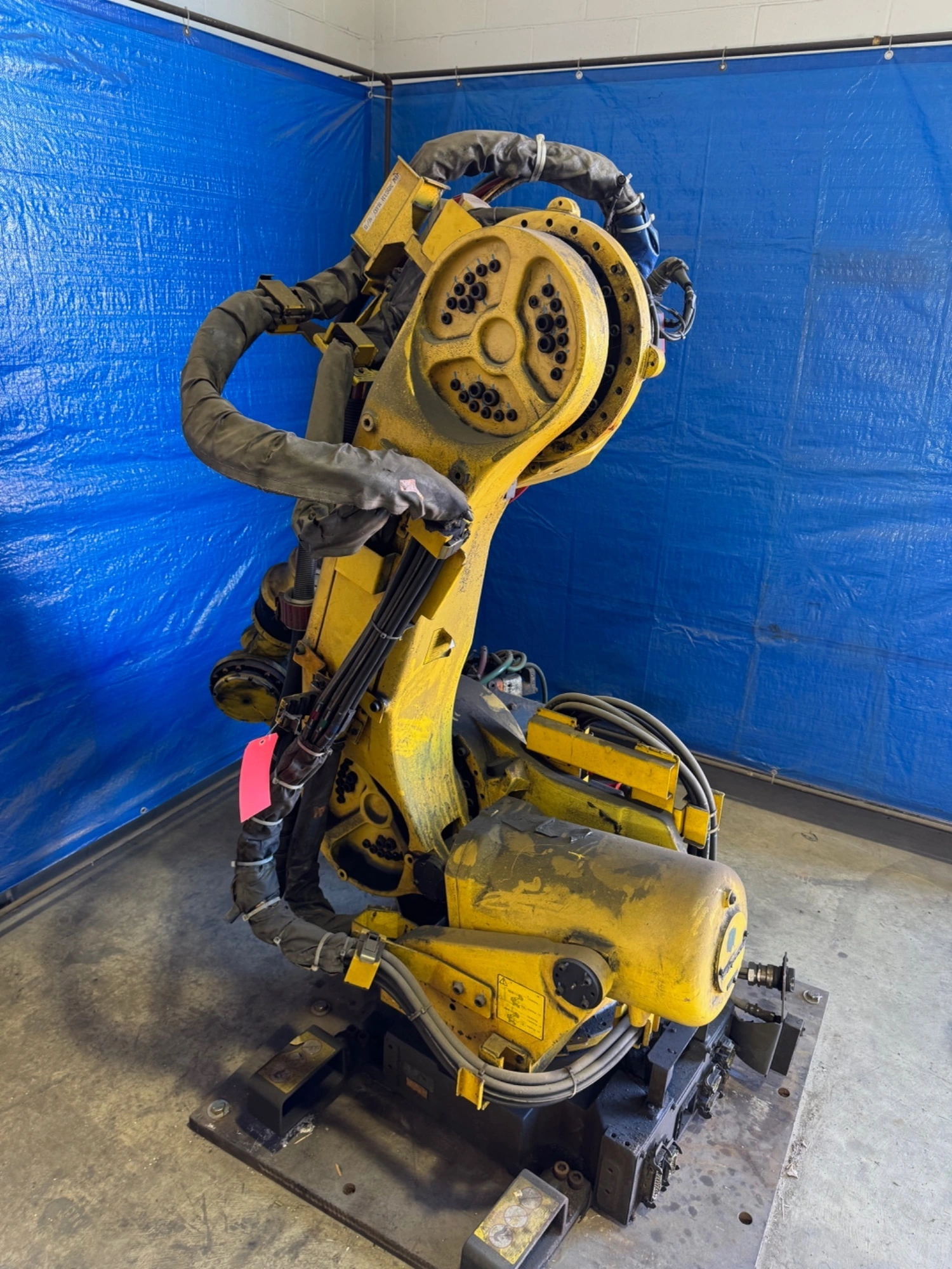 USED FANUC R-2000IA/165F