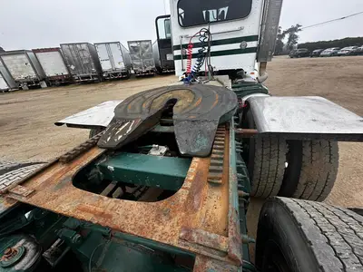 USED 2011 PETERBILT 384