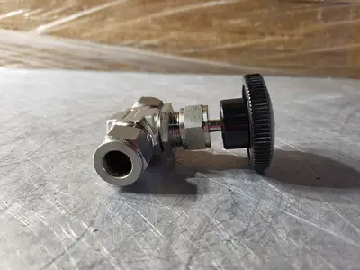 NEW SWAGELOK SS-1RS8