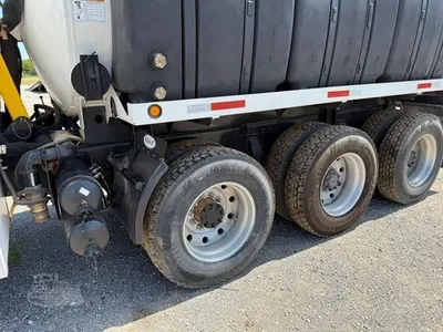 USED 2014 PETERBILT 567