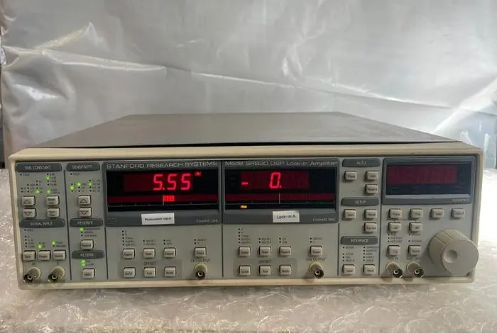 STANFORD RESEARCH INSTRUMENTS SR830 DSP LOCK-IN AMPLIFIER