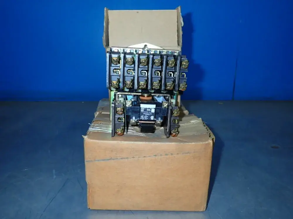 USED JOSLYN CLARK CONTROLS 5U876