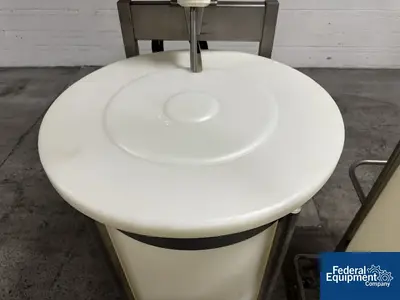 N/A (3) 200L Portable Plastic Mix Tanks with Mixer