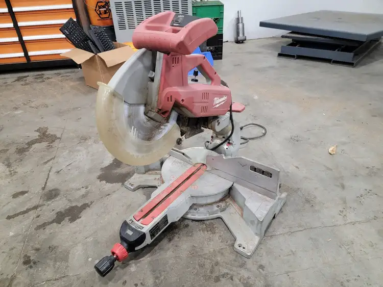 Used MILWAUKEE 6955-20 Woodworking Saws British Columbia CA | Lenmark #272083