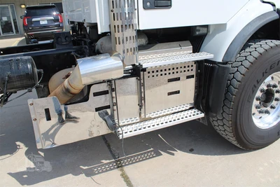 Used 2019 VOLVO VHD104B200 Cab Chassis trucks Texas US | Roll Off Truck World #1492007