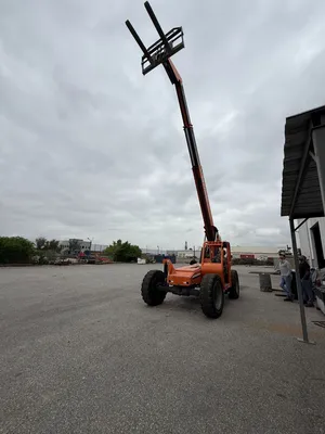 USED 2014 SKYTRAK 8042