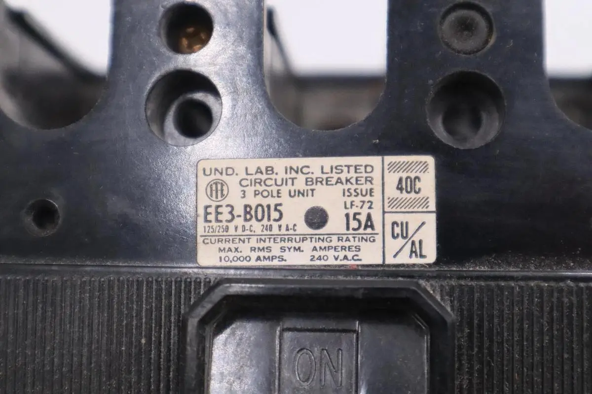 ITE CIRCUIT BREAKER EE3B015 15 AMP 3 POLE 240 VAC 125/250 VDC STOCK B-626