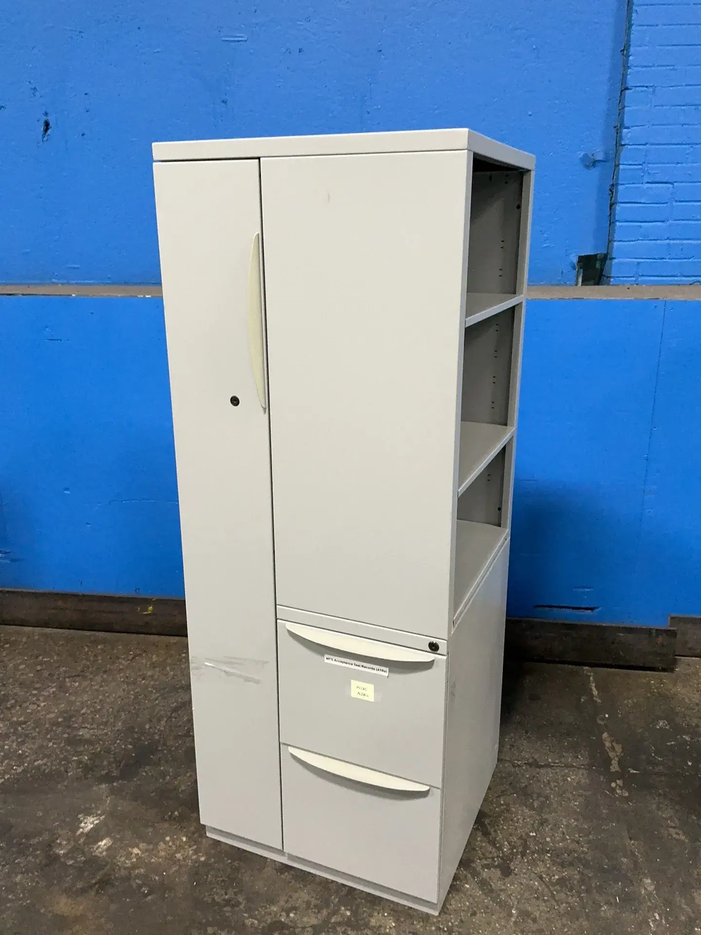 Used _UNKNOWN_ _UNKNOWN_ Cabinets Ohio US | HGR 24 #1548003