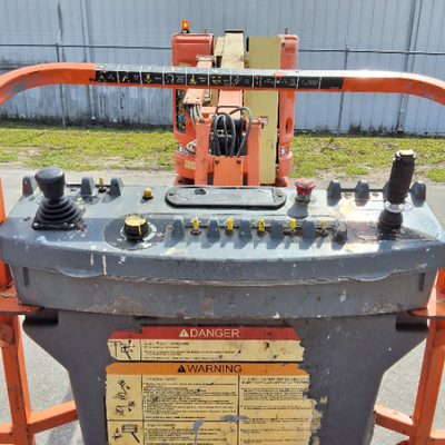 USED 2012 JLG E300AJP