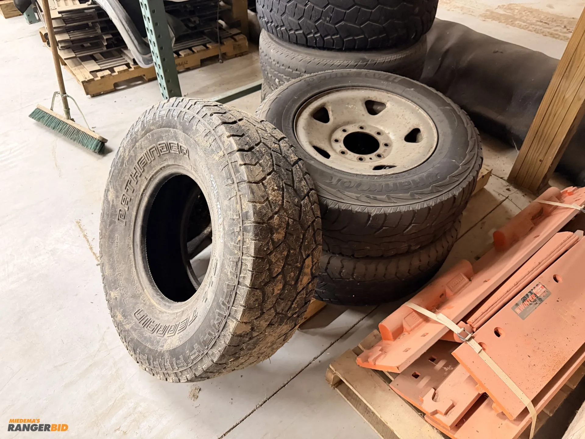 Used LOT OF (6) TIRES WITH SOME RIMS. _UNKNOWN_ Wheels & Tires Michigan US | Miedema Asset Management Group #1320802