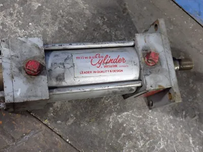 USED MILWAUKEE CYLINDER D5213121S1
