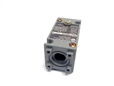 USED ALLEN BRADLEY OIL-TIGHT LIMIT SWITCH TYPE 4,6P,13