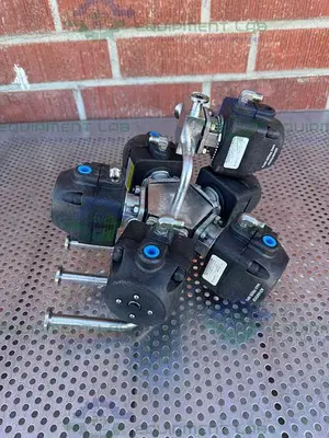 USED 6 ITT PURE FLO ADVANTAGE STAINLESS STEEL DIAPHRAGM VALVE W/1/2" SANITARY FITTING