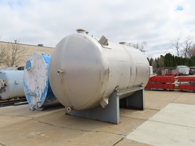 6000 gallon Vertical Stainless Steel Tank, rated 50 psi internal pressure