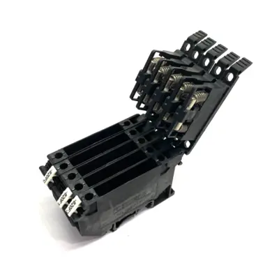3004100 | Phoenix Contact  Modular Fuse Terminal Block UK 5-HESI LOT OF 5 - Used