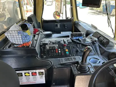 USED 2011 AUTOCAR XPEDITOR