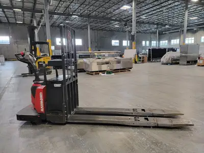 USED RAYMOND 8410