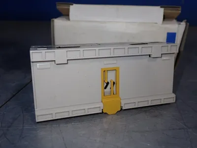 USED OMRON DRT2AD04H