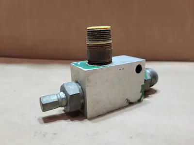Used SUN HYDRAULICS CAD 8AN8 Parts (Hydraulics and Pneumatics) British Columbia CA | Lenmark #1440871