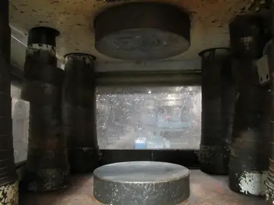 USED MODERN 200 TON
