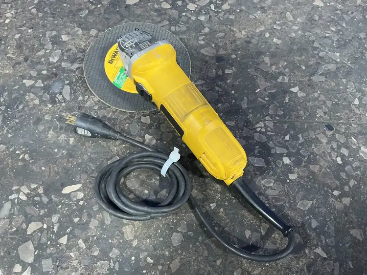 Used DEWALT DWE4011 Disc Grinders Ohio US | HGR 24 #1457521