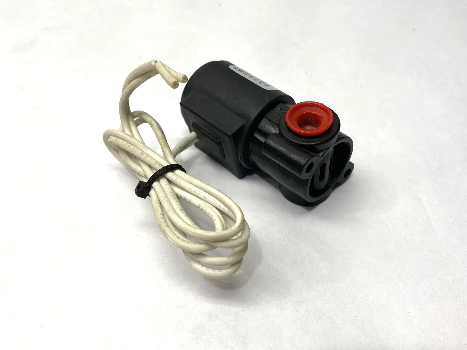USED ALCON SOLENOID VALVE 1/4" PORTS 24VDC
