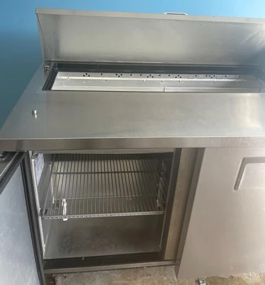 75-0339 True 48'' Self Contained Sandwich Prep Station Cooler TSSU-48-12-HC
