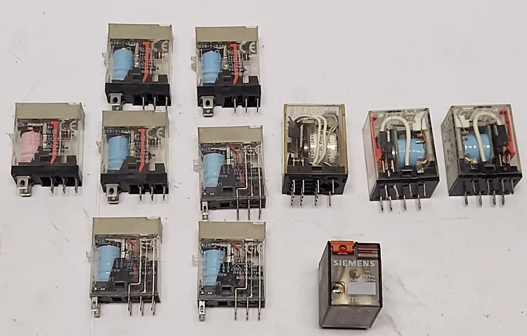 Used SIEMENS ZT570615 Relays & Switches | Edwards Industrial Repair #978948