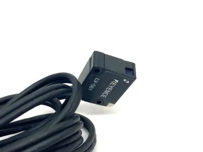 USED KEYENCE MINIATURE SMALL SPOT RETRO REFLECTIVE LASER SENSOR