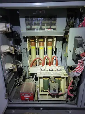5kV Motor Control Center (MCC) Unit w/ (4) Breakers & (2) Load-Break Switches