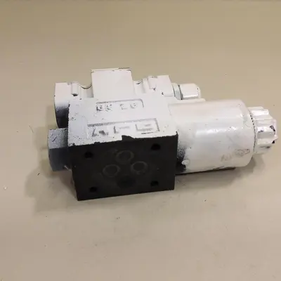 USED YUKEN DSG-01-2B2-D24-60-L