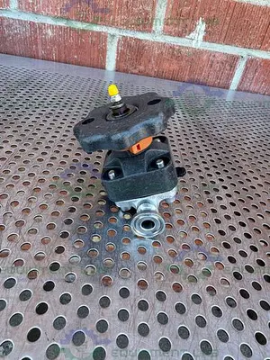 USED ITT PURE FLO 316L STAINLESS STEEL  DIAPHRAGM VALVE W/ 1/2" SANITARY FITTING