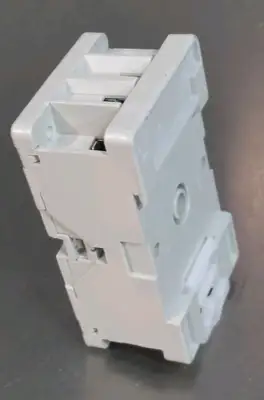 Allen Bradley 700-HN100/D Relay Base Socket Loc4E27