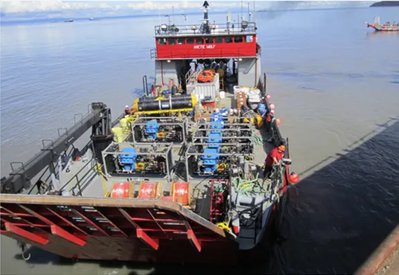 Offshore service vessel carrying high-pressure air equipment
